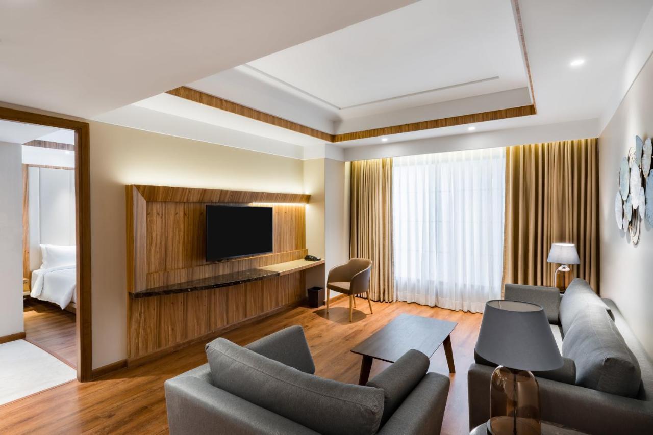 Отель Radisson Бхопал Экстерьер фото