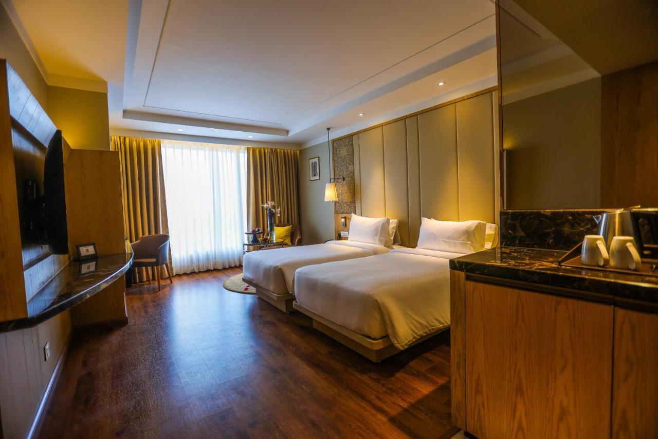 Отель Radisson Бхопал Экстерьер фото