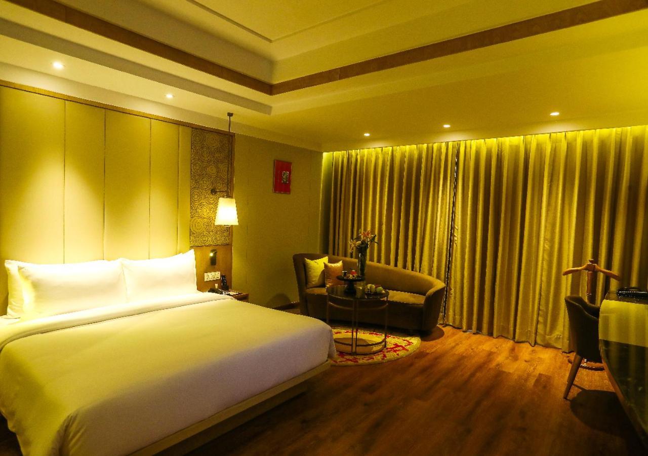 Отель Radisson Бхопал Экстерьер фото
