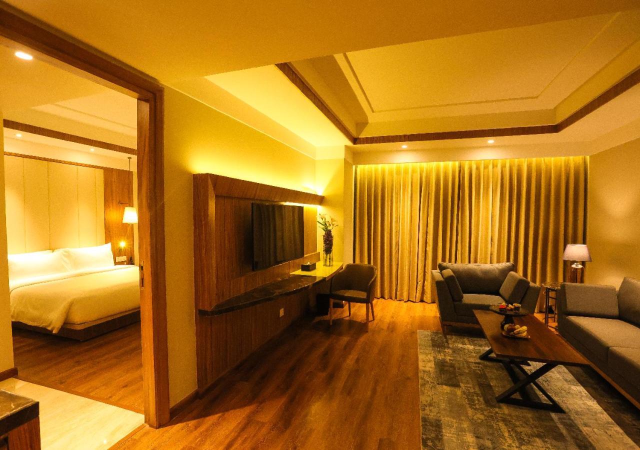 Отель Radisson Бхопал Экстерьер фото