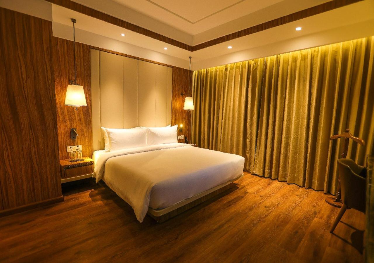 Отель Radisson Бхопал Экстерьер фото