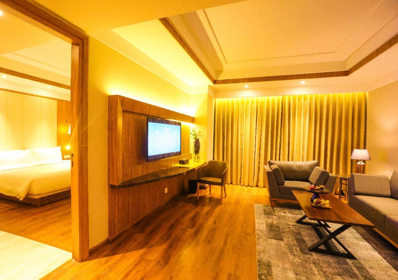 Отель Radisson Бхопал Экстерьер фото