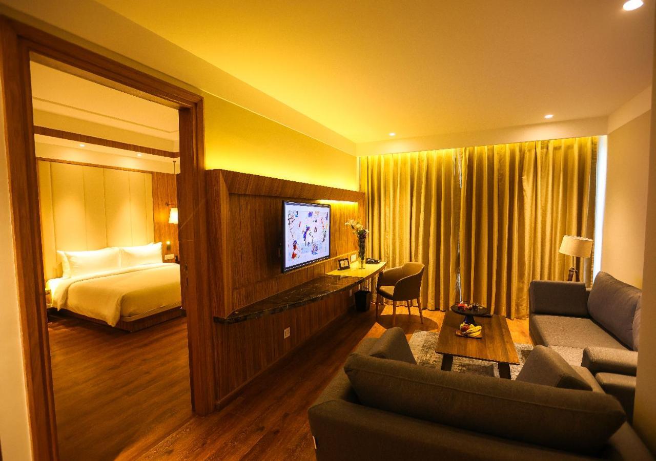 Отель Radisson Бхопал Экстерьер фото
